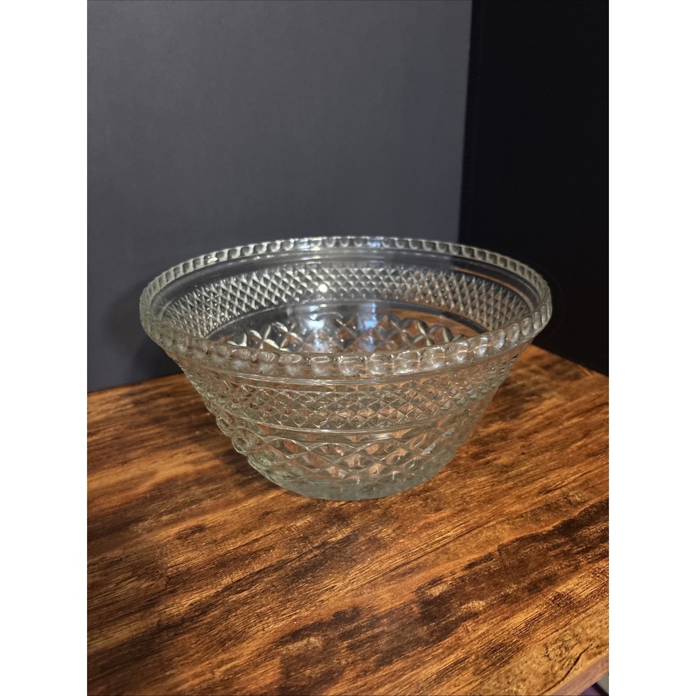 Vintage Clear Pressed Glass Diamond Point Waffle Pattern Serving Mixing‎ Bowl 9"